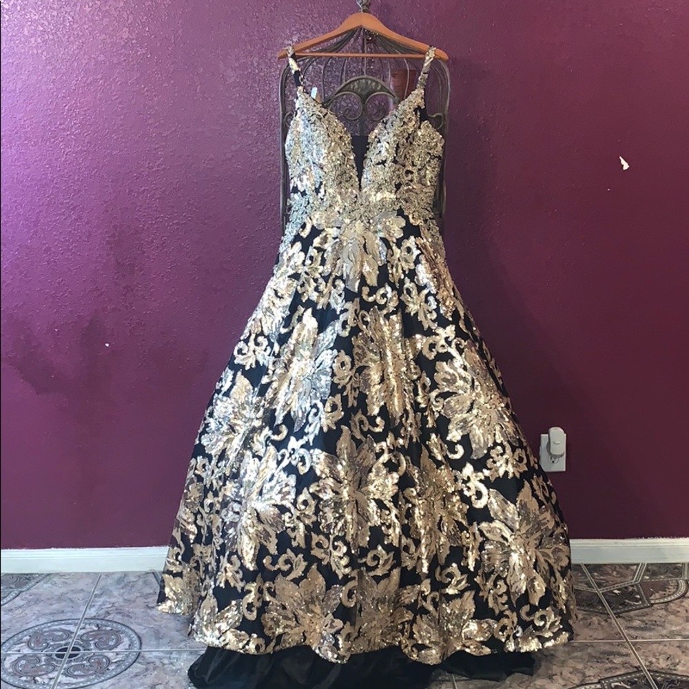 XL Gold and Black Sequin Prom Dress